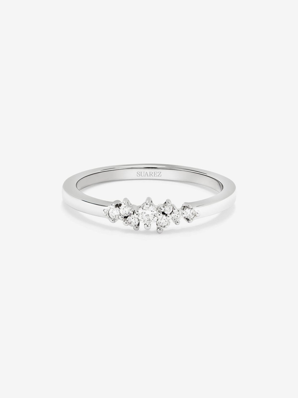 Anillo de oro blanco de 18K con 8 diamantes en talla brillante con un total de 0,1 cts