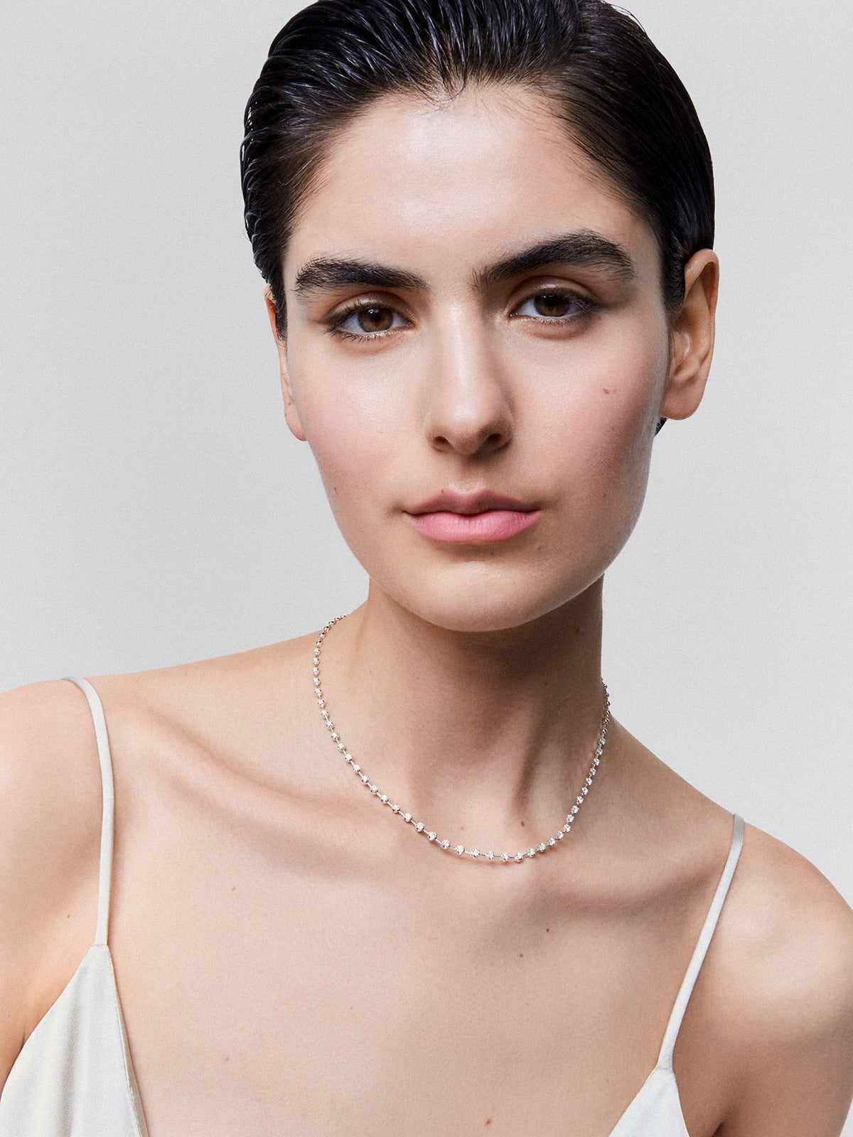 Collar de oro blanco de 18K con diamantes blancos en talla brillante de 2,03 cts