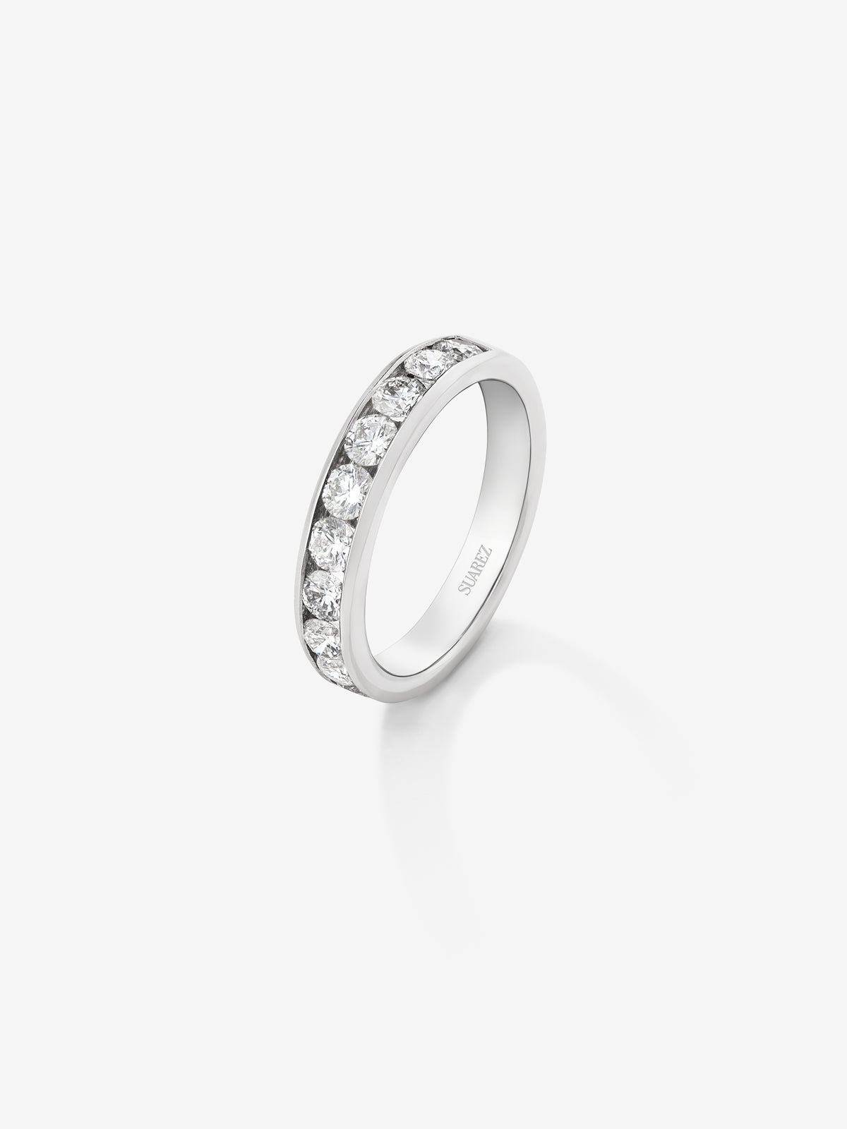 Anillo alianza media de compromiso de oro blanco de 18K con diamantes en banda