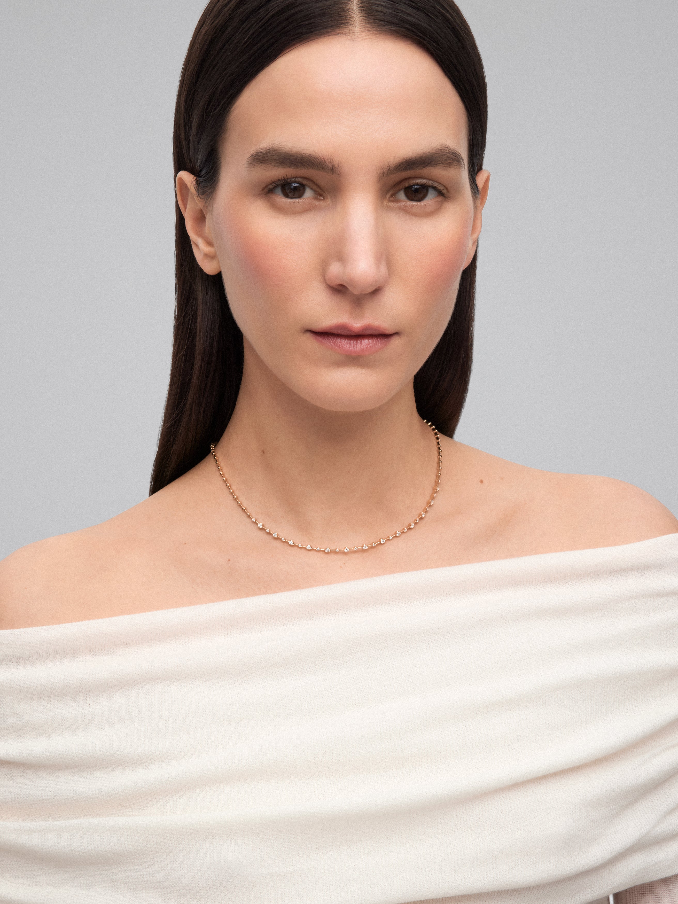 Collar de oro amarillo de 18K con diamantes blancos en talla brillante de 0,95 cts