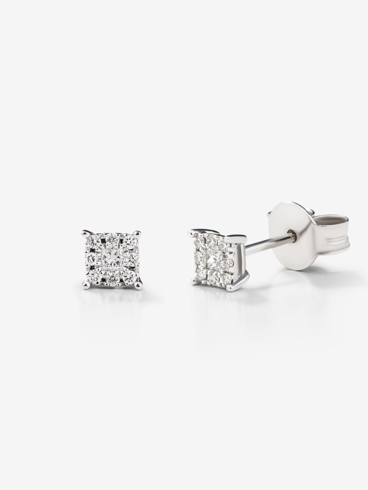 18K white gold earrings with 2 princess-cut diamonds with a total of 0.1 cts