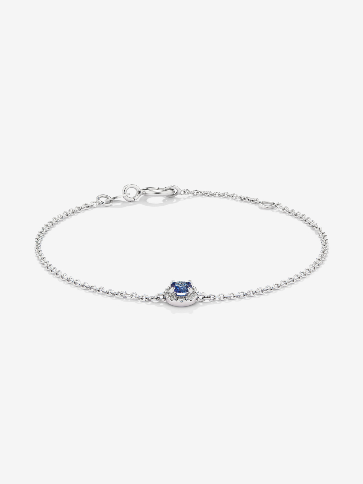 18K white gold bracelet with white diamonds in 0.06 cts and blue sapphire in a bright size of 0.25 cts