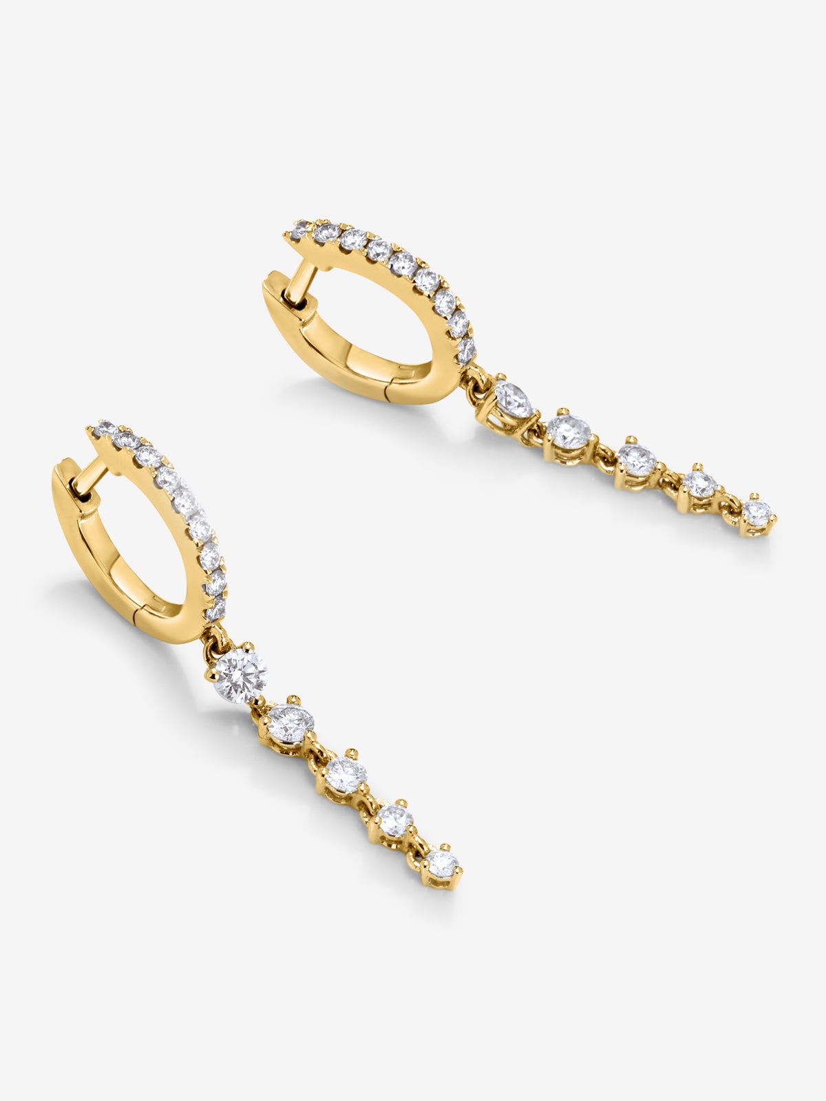 Pendientes de oro amarillo de 18K con 32 diamantes en talla brillante con un total de 1,09 cts