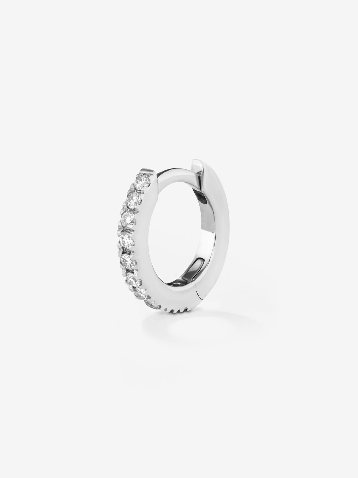 Individual 18K white gold hoop earring with diamonds