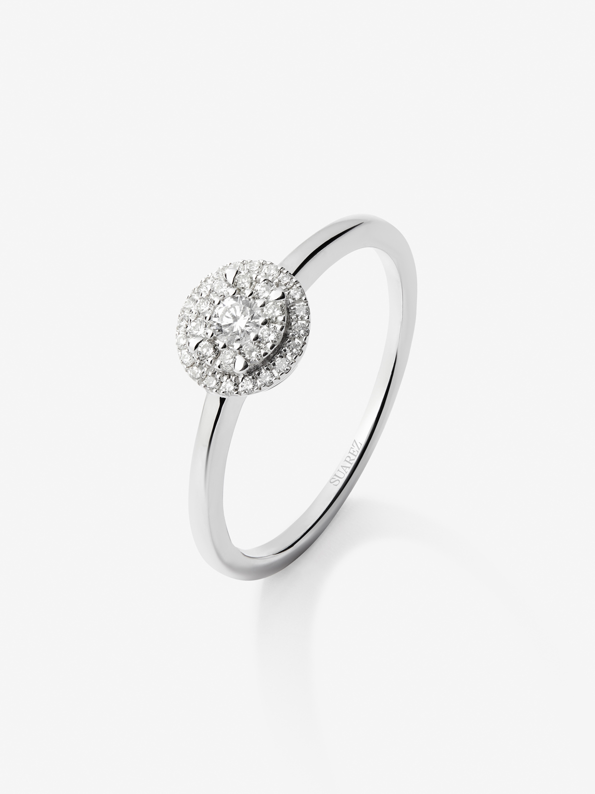 18K white gold ring with 31 brilliant-cut diamonds with a total of 0.19 cts