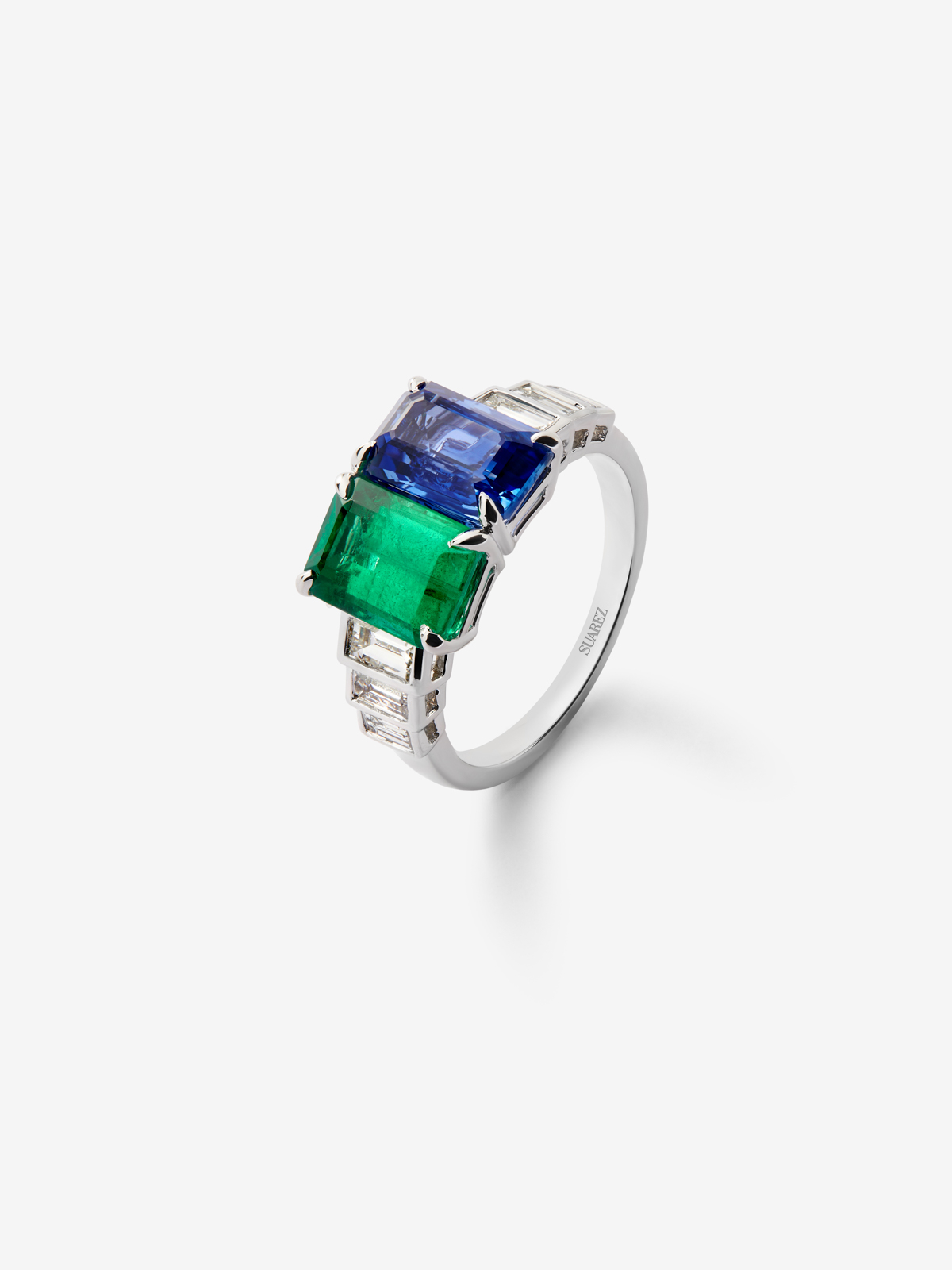 You and 18k white gold ring with blue sapphire in 2.82, green emerald in octagonal size 1.98 cts and white diamonds in 0.69 cts baggos