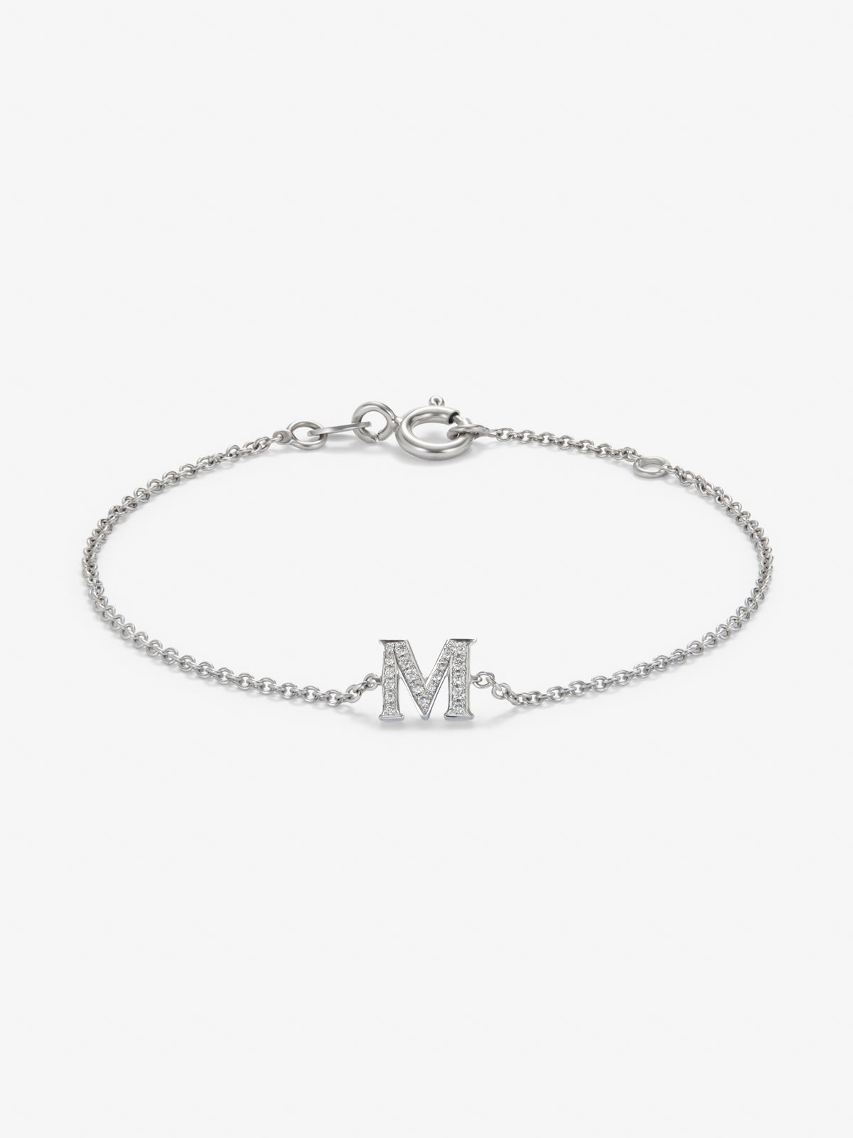 Pulsera cadena con inicial de oro blanco de 18K y diamantes